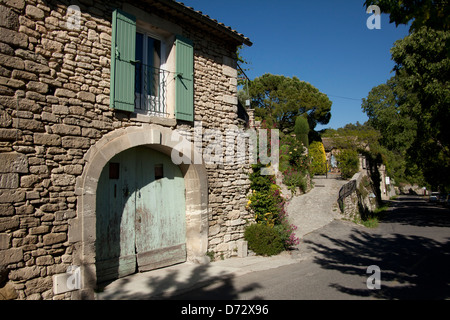 Bonnieux, France, rue idyllique avec maison de la Vieille Ville Banque D'Images