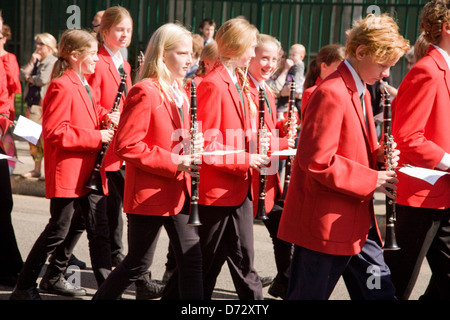 Membres de barrenjoey high school band marching in anzac parade,sydney,Avalon Banque D'Images