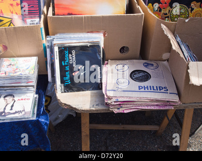 Vinyle et des vieux 78 tours en vente dans un marché aux puces à Grunerlokka Oslo Norvège Banque D'Images