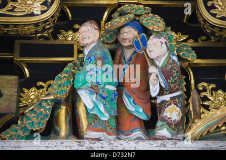 Les sculptures humaines sur la porte yomeimon, Toshogu, Nikko, Préfecture Tochigi, Japon, site du patrimoine mondial de l'UNESCO Banque D'Images