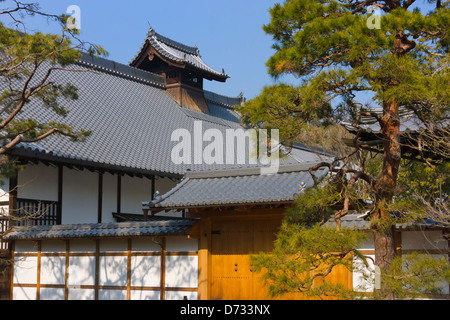 Le Kinkaku-ji (également connu sous le nom de Rokuon-ji), Kyoto, Japon Banque D'Images