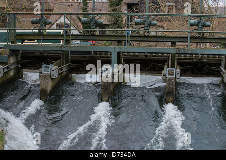 Vannes pour serrure ville de Newbury sur canal Kennet & Avon Banque D'Images