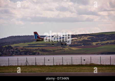 Grob G115 Aviation Tayside Tutor T.1 / G-Heron BVHG avions qui décollent de l'aéroport de Dundee lors d'une formation,UK Banque D'Images