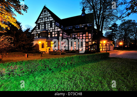 Église évangélique de la paix dans le monde, de nuit, du patrimoine, de l'Unesco, swidnica, Silésie, Pologne, europe, architecture, soir, nuit Banque D'Images