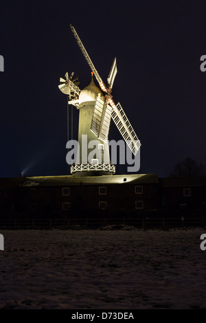 Moulin à vapeur Skidby qui, près de Hull dans la nuit Banque D'Images