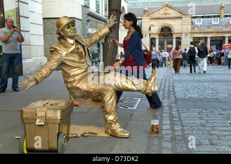 Londres, Royaume-Uni, est un showman-peint d'or Banque D'Images