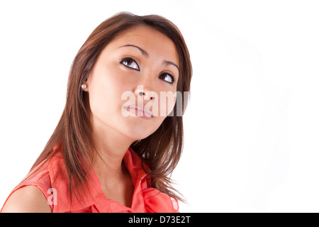 Portrait of a young beautiful Asian woman looking up isolé sur fond blanc - les gens d'Asie Banque D'Images