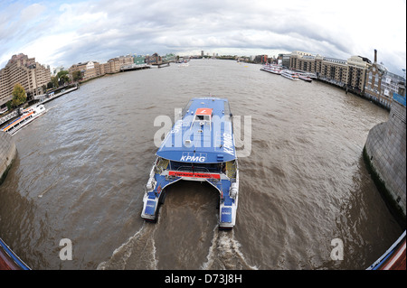 Londres, Grande-Bretagne, le bateau de vitesse sur la Thames Clipper Cyclone Banque D'Images