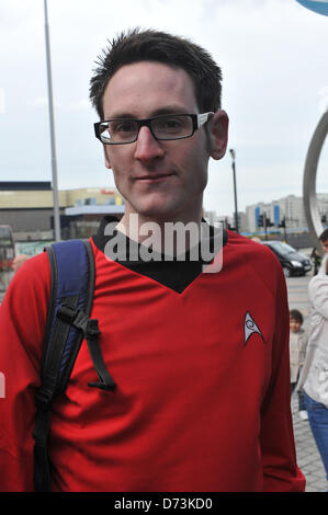 Les cosplayeurs Cosplay dressing up Stratford, London, UK. 28 avril 2013. Un homme habillé comme un personnage de Star Trek à la parade de costumes. La Sci-Fi-London Parade de costumes ouvre la 12e édition du Festival International de Science-fiction et du Film Fantastique tenue à Stratford Picture House dans l'Est de Londres. Alamy Live News Banque D'Images