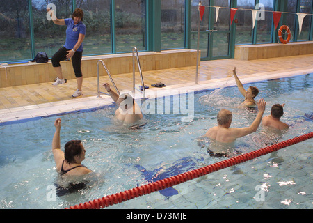 Flensburg, Allemagne, de l'aquagym dans une piscine Banque D'Images