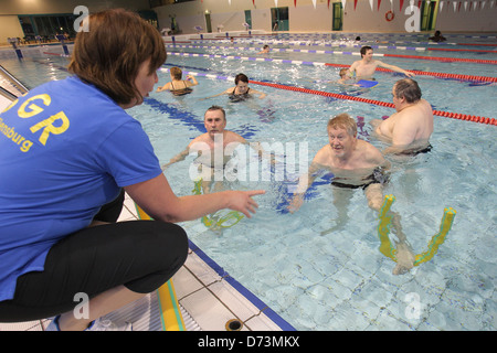 Flensburg, Allemagne, de l'aquagym dans une piscine Banque D'Images