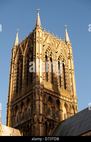 La Cathédrale de Lincoln, baigné de lumière avril en fin de soirée. Banque D'Images