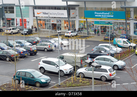 Lakeside retail park shop unités, y compris Poundland et Nike factory store avec un parking gratuit à proximité Banque D'Images