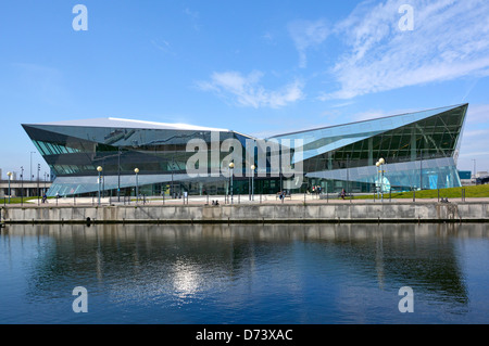 Crystal Modern Building Education affichages et exposition sur le développement durable de la ville par Siemens au Royal Victoria Dock dans l'est de Londres Angleterre Royaume-Uni Banque D'Images