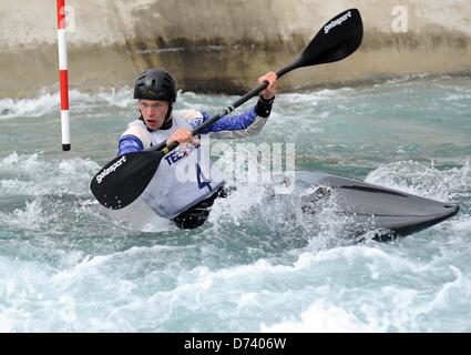 Hertfordshire, Royaume-Uni. 27 avril 2013. James Bailey. K1 Hommes. Sélection de l'équipe de slalom en canoë-GO. Lea Valley White Water Centre. Credit : Sport en images/Alamy Live News Banque D'Images