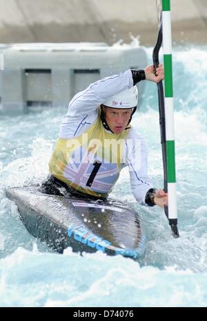 Hertfordshire, Royaume-Uni. 27 avril 2013. Fiona Pennie. K1 Les femmes. Sélection de l'équipe de slalom en canoë-GO. Lea Valley White Water Centre. Credit : Sport en images/Alamy Live News Banque D'Images