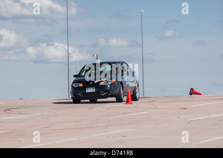 Un Noir 2006 Saturn Ion Redline dans une course automobile autocross régional Sports Car Club of America (SCCA) cas Banque D'Images
