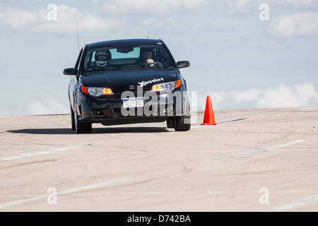Un Noir 2006 Saturn Ion Redline dans une course automobile autocross régional Sports Car Club of America (SCCA) cas Banque D'Images
