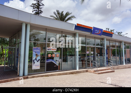 Maroc, Marrakech - Cyberparc Arsat Moulay Abdeslam, parc public avec des bornes internet, zone wifi et écran tactile l'accès. Banque D'Images