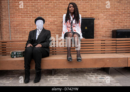 Stratford, London, UK, le 28 avril 2013. Les participants à l'assemblée annuelle de SCI-FI LONDON PARADE dress up comme leur plat favori, jeu, bande dessinée ou film caractères liés à l'approche de la fête qui prend 30 avril au 6 mai 2013. Le festival comprend des nouveaux films de genre, d'événements, conférences et ateliers. Crédit : Stephen Chung/Alamy Live News Banque D'Images