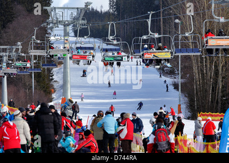 Des lèvres, de la République tchèque, le ski dans un centre de ski Lipno dans la forêt de Bohême Banque D'Images