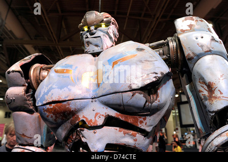 Robot de 'Real Steel' film au ventilateur 2011 Journée d'ouverture de l'Expo au Centre des congrès de Toronto. Toronto, Canada - 25.08.11 Banque D'Images