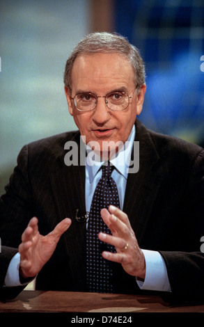 L'ancien sénateur George Mitchell discute le Sénat en cours de procès le Président Clinton lors de la NBC Meet the Press le 17 janvier 1999 à Washington, DC. Banque D'Images