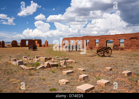 Ruines et wagons à Fort Union Banque D'Images