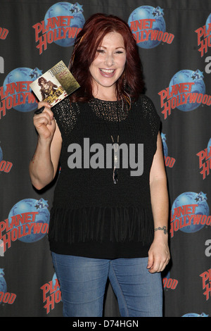 Tiffany Tiffany aka Darwish apparaît au Planet Hollywood Times Square pour promouvoir son album 'Rose Tattoo film' et 'MEGA Python Banque D'Images