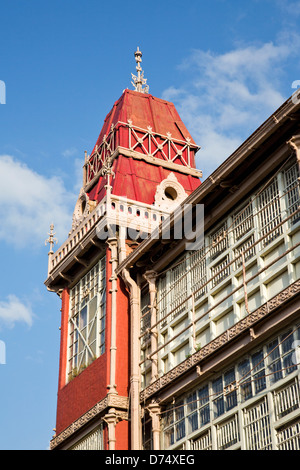 Low angle view of la Commission des chemins de fer, Shimla, Himachal Pradesh, Inde Banque D'Images