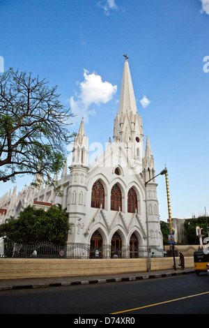 Église dans une ville, basilique San Thome, Santhome, Mylapore, Chennai, Tamil Nadu, Inde Banque D'Images