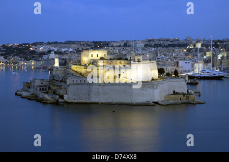 Fort St Angelo de Vittoriosa comme vu à partir de la ville de La Valette, Malte Banque D'Images