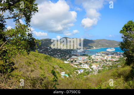 Les navires de croisière dans le port de l'île de Tortola, Îles Vierges Britanniques Banque D'Images