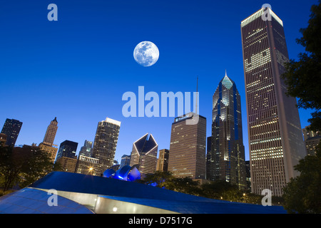 BP PASSERELLE PIÉTONNE (©FRANK GEHRY 2004) MILLENNIUM PARK CHICAGO ILLINOIS USA Banque D'Images