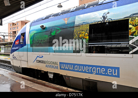 En train TER Lyon-La gare Pardieu Lyon France Banque D'Images