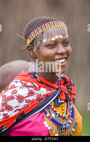 Masaï carrying baby Banque D'Images