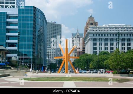 La sculpture d'appel (©Mark di Suvero) 1982 EAST WISCONSIN MILWAUKEE WISCONSIN USA D'ENTRAÎNEMENT Banque D'Images