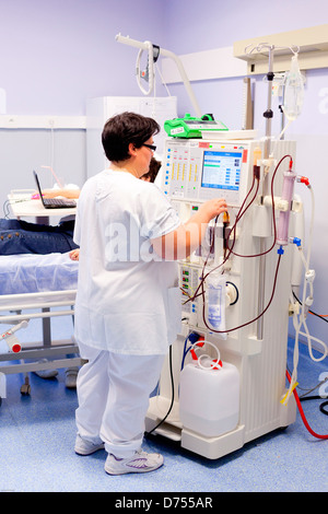 L'hémodialyse. Traitement des patients hémodialysés. L'hôpital de Limoges, France. Banque D'Images