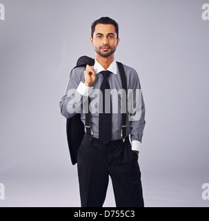 Portrait d'un jeune et beau de la isolés dans copyspace Banque D'Images