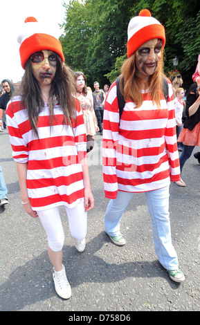 Zombie Walk 2011 Dublin atmosphère tenue à Saint Stephens Green Dublin, Irlande - 23.07.11. Banque D'Images