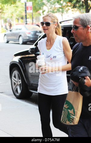 Heidi Klum retourne à son hôtel après avoir fait un peu d'exercice La ville de New York, USA - 22.07.11 Banque D'Images