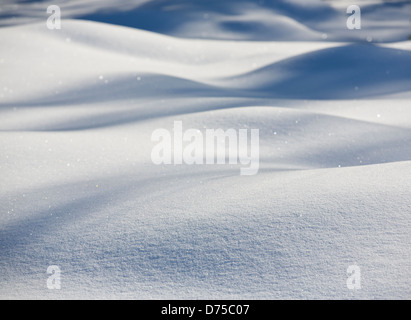 Bancs de neige souples et profilés à Winter, Finlande Banque D'Images