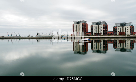 Vue d'une habitation neuve dans le quai Sud SA1 Zone de quais de développement South Wales Swansea UK KATHY DEWITT Banque D'Images