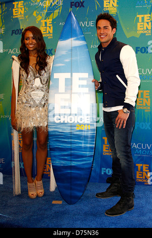 Katerina Graham et Michael Trevino 2011 Teen Choice Awards qui a eu lieu au Gibson Amphitheatre - Salle de presse Universal City, Californie Banque D'Images