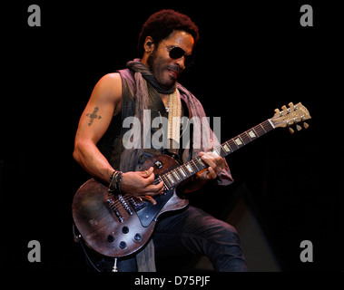 Musicien américain Lenny Kravitz effectue au cours d'un événement en direct dans l'île des Baléares espagnoles d'Ibiza. Banque D'Images