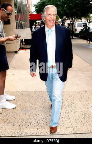 Henry Winkler laissant ABC studios après être apparu sur "Live with Regis and Kelly" New York City, USA - 13.07.11 Banque D'Images