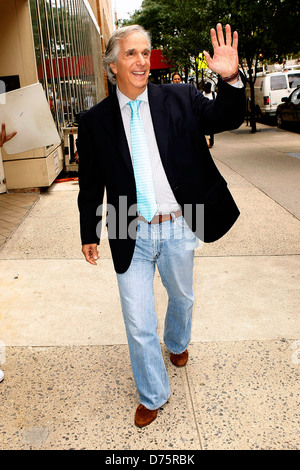 Henry Winkler laissant ABC studios après être apparu sur "Live with Regis and Kelly" New York City, USA - 13.07.11 Banque D'Images