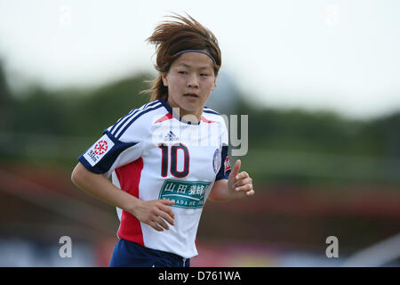 Aya Miyama (Belle), le 27 avril 2013 - Football : Football /Plenus Nadeshiko League 2013 JEF United Ichihara Chiba entre Mesdames 1-1 Okayama Yunogo Belle à Togane Arena Stadium, Chiba, Japon. (Photo de YUTAKA/AFLO SPORT) Banque D'Images