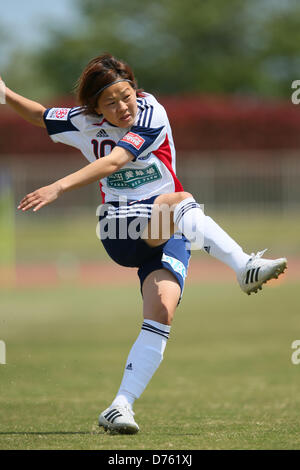 Aya Miyama (Belle), le 27 avril 2013 - Football : Football /Plenus Nadeshiko League 2013 JEF United Ichihara Chiba entre Mesdames 1-1 Okayama Yunogo Belle à Togane Arena Stadium, Chiba, Japon. (Photo de YUTAKA/AFLO SPORT) Banque D'Images