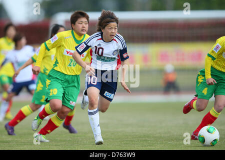 Aya Miyama (Belle), le 27 avril 2013 - Football : Football /Plenus Nadeshiko League 2013 JEF United Ichihara Chiba entre Mesdames 1-1 Okayama Yunogo Belle à Togane Arena Stadium, Chiba, Japon. (Photo de YUTAKA/AFLO SPORT) Banque D'Images